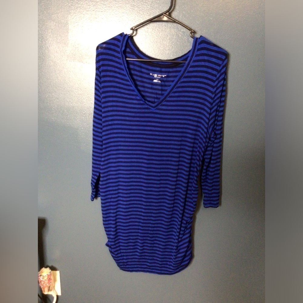 Large Blue black stripe Liz Lange maternity top ( 0135)